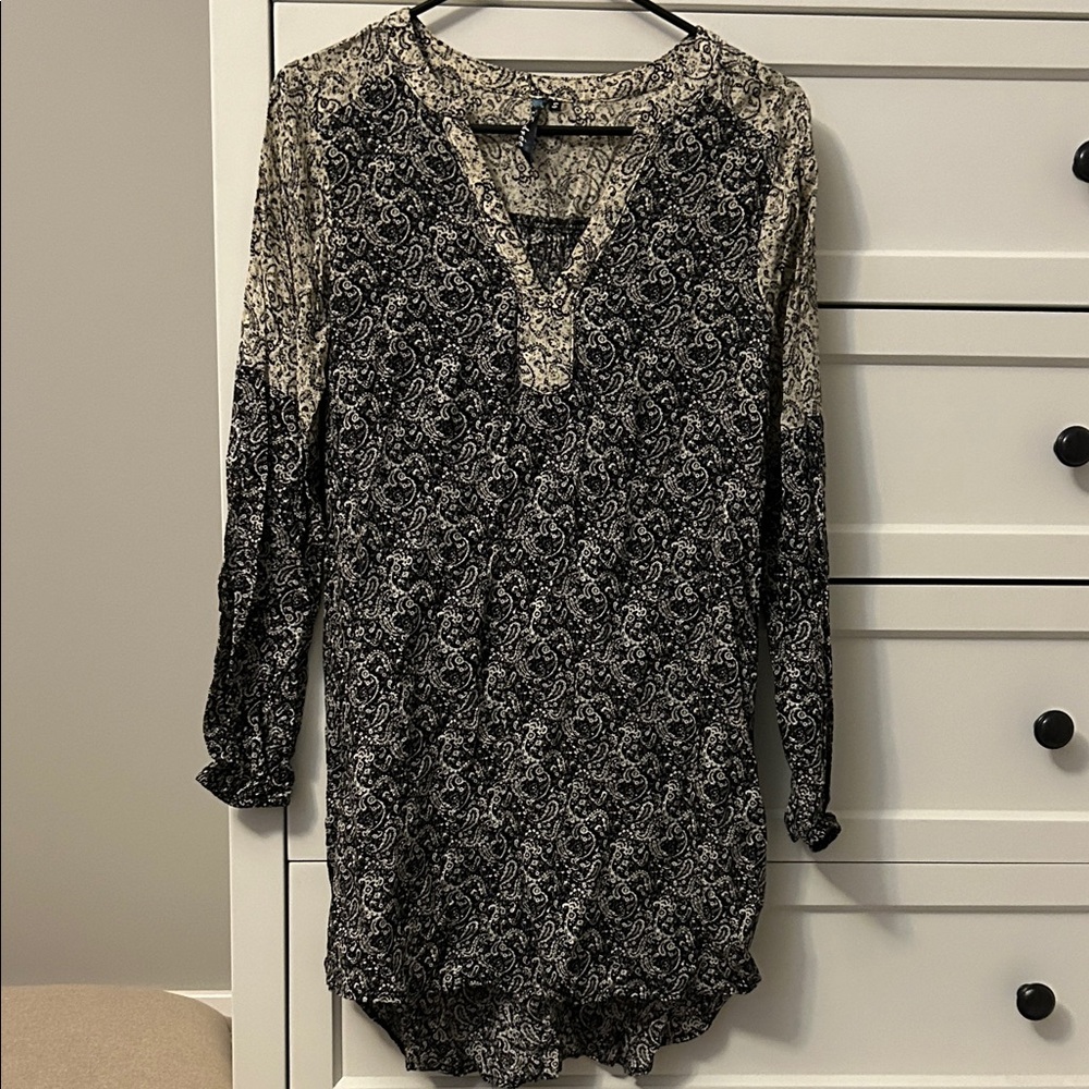 Black and White Patterned tunic-length Blouse
